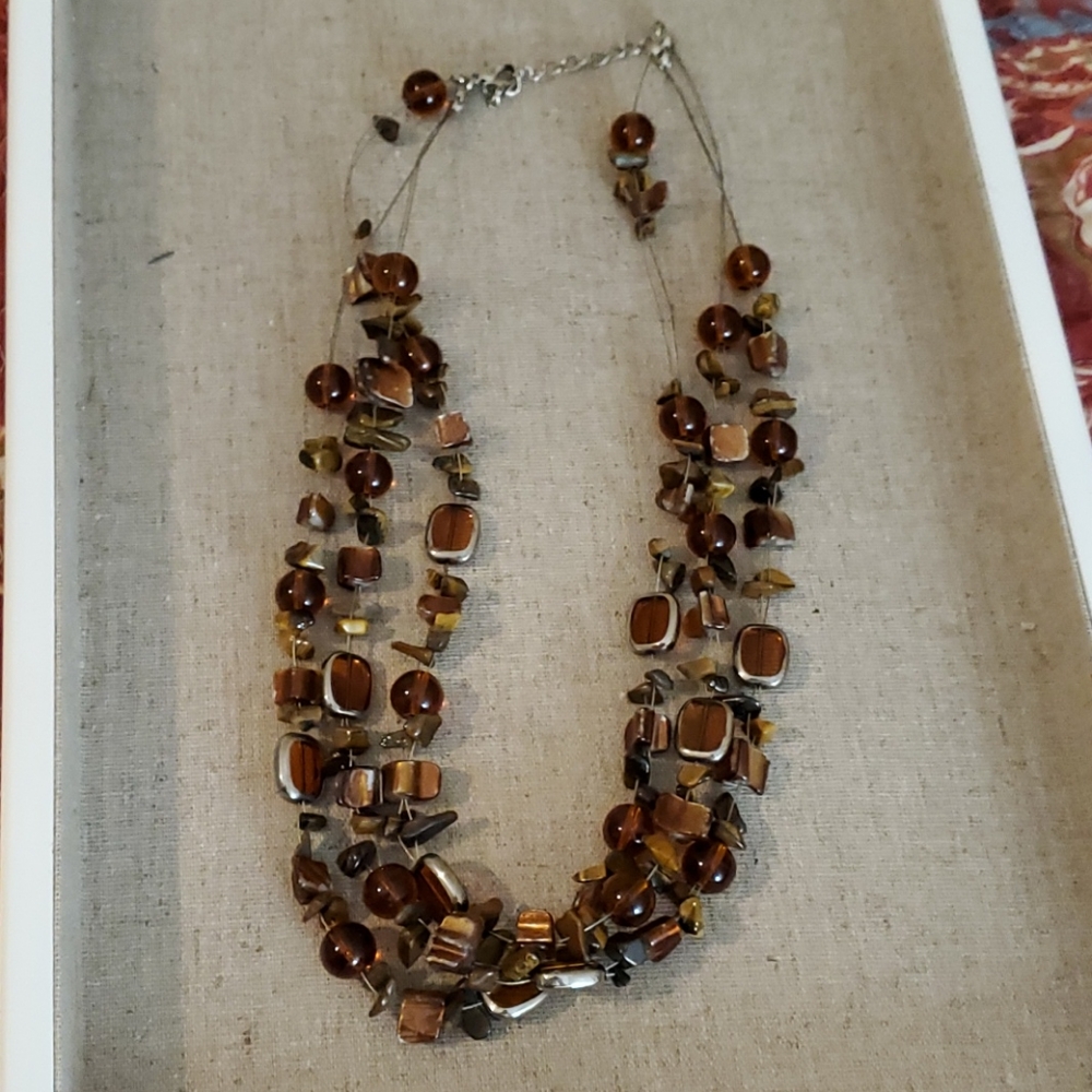 Three brown tone necklaces. - Picture 4 of 4